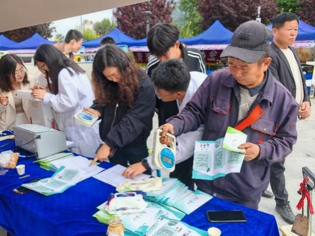 公共衛生系聯合青海省營養學會舉辦2025年全國科普日“三減三健”主題活動，深化營養健康服務